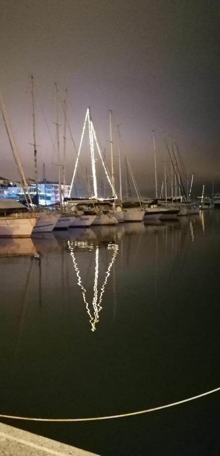 Charmant Appartement A 350M De La Plage Et Du Port Fréjus Zewnętrze zdjęcie